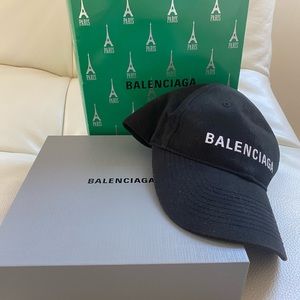 Balenciaga classic baseball cap in black and white